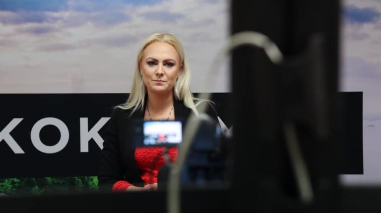 Taru Säteri Kokoomuksen studiossa